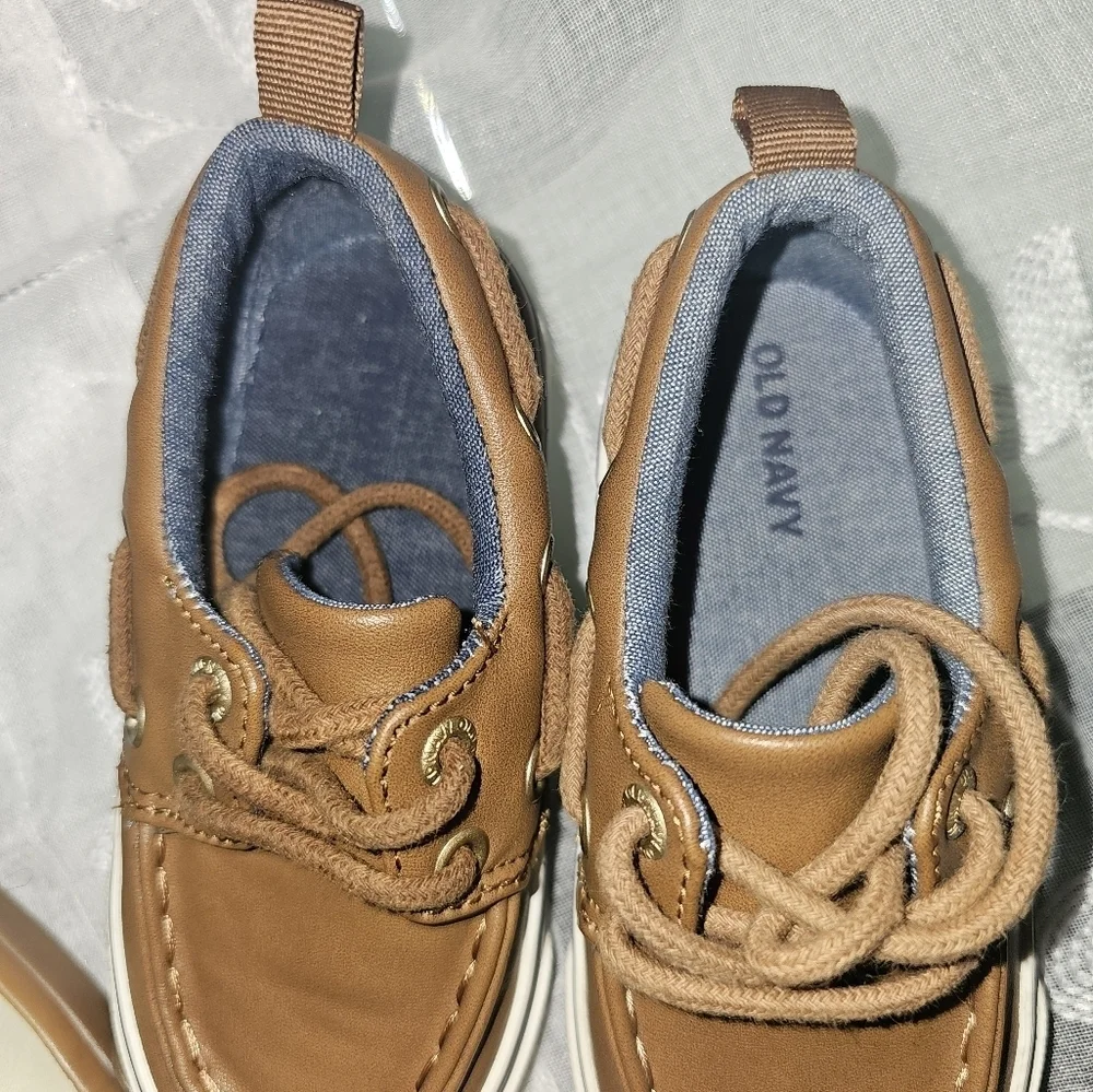 Old Navy, kids shoes size 7